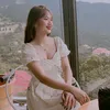 Hồng đang làm nail