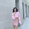 V 🦅