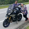 tuanais_couplehelmetbiru