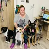 tina_dogs_and_parrot