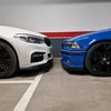 eltipo_delcoche_blanco