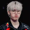 nguoinambencuahienchun