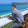 MR BOND TUKANG KEBUN