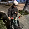 Thiếu em ngồi sau!