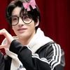 jungwonscheekbone