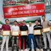Gần 1 củ