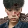 Chàng trai chơi cầu