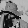 am9j6