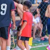 si đá bóng chứ không đá em !