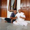 Denny mengikuti anda