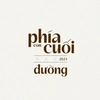 phía cuối con đường.