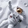 white.astronot