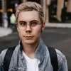 smart_manwitglasses