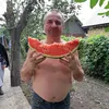 sisya_begaet_po_polyu