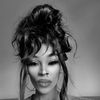 Kelle_with_the_Messy_Bun