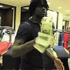 guy_wit_themic