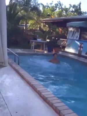 Chillin at da pool