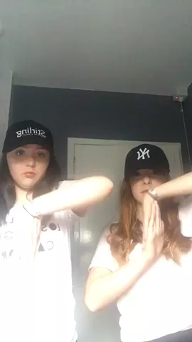 Sista 💕💘🔥 #featurethis #tutting #Scotland # holiday #3rdcousinorsomething #no1 #siri #sassyhats #lifegoals 