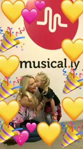 #EmojisFrame With my babe at @musical.ly 💛 #THEVAMPSFirstListen #FeatureMe (Instagram: Savv_Soutas)
