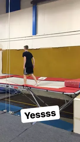 FINALLY LEARNT TO BACKFLIP!!😄😄 So happy I learnt this🙌 Can you backflip?👉