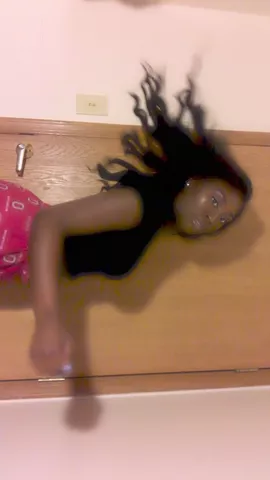 inspired by @leaelui Flip ya phone! #bellyfance #twerk #malutrevajo #lilpump #guccigang #babyariel #singer #girl 