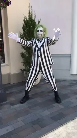 When #beetlejuice falls in #Love with you 🖤 #featureme #featurethis #beetlejuice #inlove