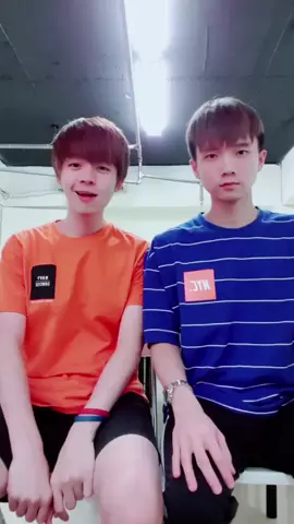 當你在挑手勢舞有人走進來😂😂 給指考生放鬆笑一下 #指考加油加油加油