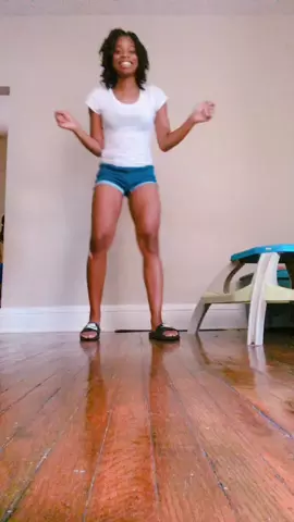 No hate I’m still learning 🌟😃#Floss #dance  Who can do it? I know im late