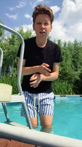 A wy jak przeżywacie te upały? 😅🌊 #poland #pool #dance #comedy