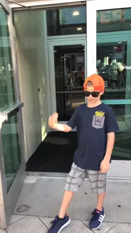 #famous #clapping #celebrity #chris #fakestar #dailychallenge