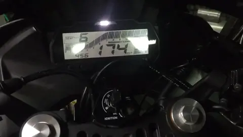 R15v3 lên lọc trụ+ ecu rc5+pô lon ngắn nhẹ nhàng. Trên gps là 175km/h nha #2kmotor