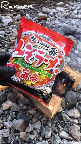 年越しソバって麺ならなんでもいいよね？ 良いお年を♪ #サッポロ一番 #みそラーメン #2018年ありがとう #라면 #マルチスクリーン
