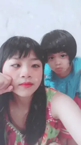 Hai chị e sản  hjhjjj