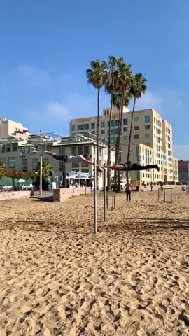 Flips at Santa Monica! Have you ever been to Santa Monica ?? #flips #beach #gymnastics
