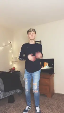 (ik i just did this sound)but.. You know joey.. having to do his own dance🤪 #dance#foryoupage#viral