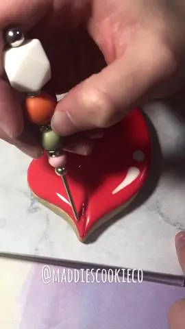 which do you like better- red or pink? #ValentinesDay #cookies #cookiedecorating #satisfying #foryou