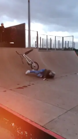 Enjoy this crash 🚲💥 #bmx #bike #bikes #bmxer #tricks #skatepark #scooter