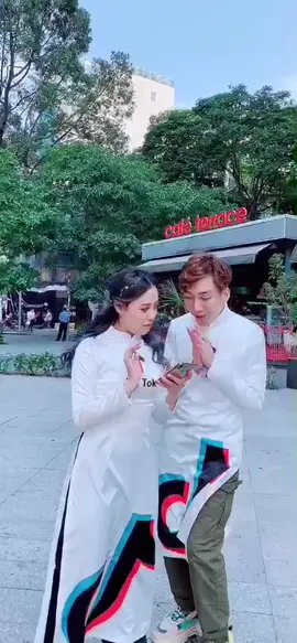Anh hay chị @☘️Trà Đặng☘️   chụp ảnh đẹp hơn vậy ? thả ❤️ nha 🤥   #duyendangaodai #aodaivietnam