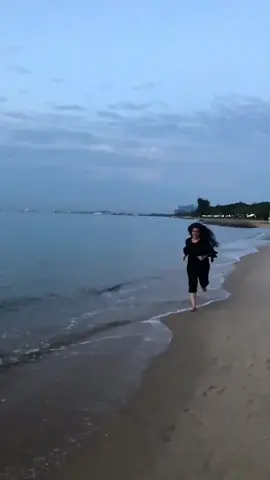#jeans #thunder #slowmo #aishwaryarai #tiktokindia #nature #evenings #bythebeach #singapore #slowmo
