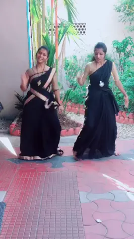 💃🏻😘 #dance with @parvathyparu123d #mambattiyan ❤️#danceindia#sareelove#blacksaree#twinning