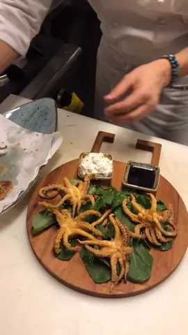 Ön yarıları yıkmak atomu parçalamaktan daha zordur 🦑🐙😅 #farukchef #farukgezen #seafood #kalamar