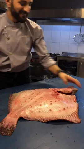 Evet arkadaşlar parçalıyorum daha fazlası instagram da 🤗 #farukchef #farukgezen #seafood