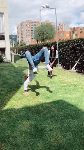 Menciona a tu amigo con el que harías esto ❤️ 😂 @libardoisaza  #colombia #slowmo #foryou