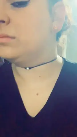The 90s called they want their choker back!!😂 #FatNeck #ItsOkYouCanLaugh  #fyp #foryoupage #foryou