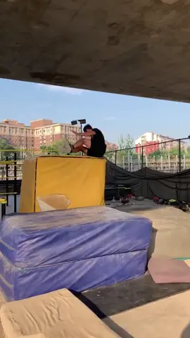 Like if you think you got this!! 🤟😝#stoprightnow #featureme #china #beijing #parkour