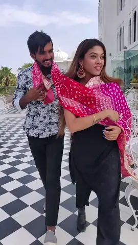 Aise hi meri chundri pakadke chalna 💓@oyeitsprank #niaj #copulegoals