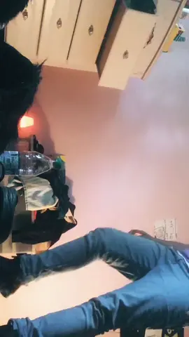 Hey I'm back! Posting for my fanssss #footcrushinngasmr #satisfying