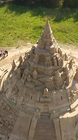 A spectacular new record for tallest #sandcastle in Binz, Germany: 17.65 m (57 ft 11 in) 🏰🏖