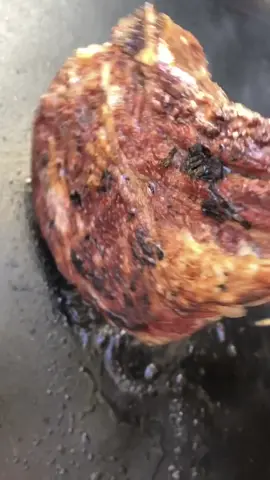 2 Wagyu Tomahawks 🙌🏻 😍#cookingwithjustin #sear #wagyu #castiron #tomahawk #fire #tiktokhot #bbq