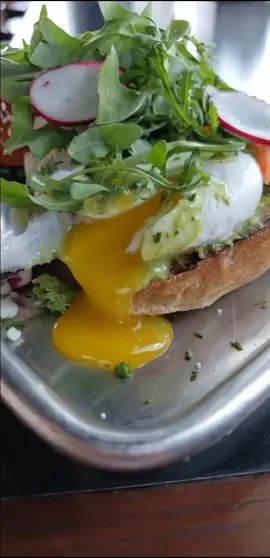 Who loves a little yolk drip? #tiktokpartner #yolkchallenge #yolkpop